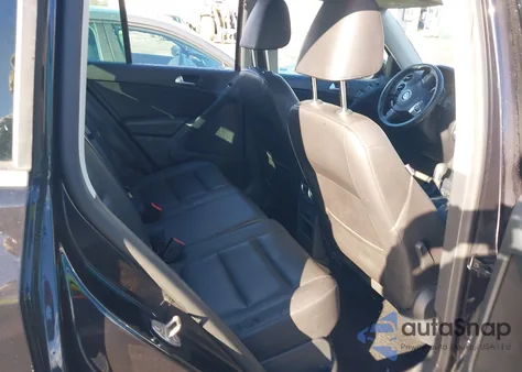 2017 Volkswagen Tiguan 2.0T Wolfsburg Edition z USA, uszkodzony, nr VIN WVGSV7AX8HK014240